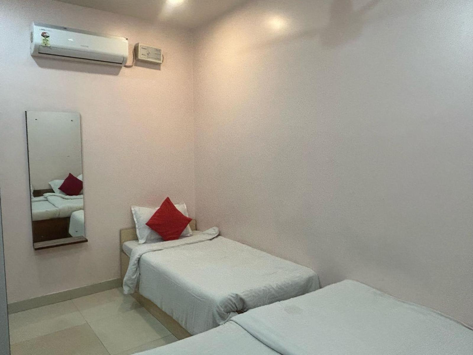 Hotel Thikana Palace Τζαϊπούρ Εξωτερικό φωτογραφία